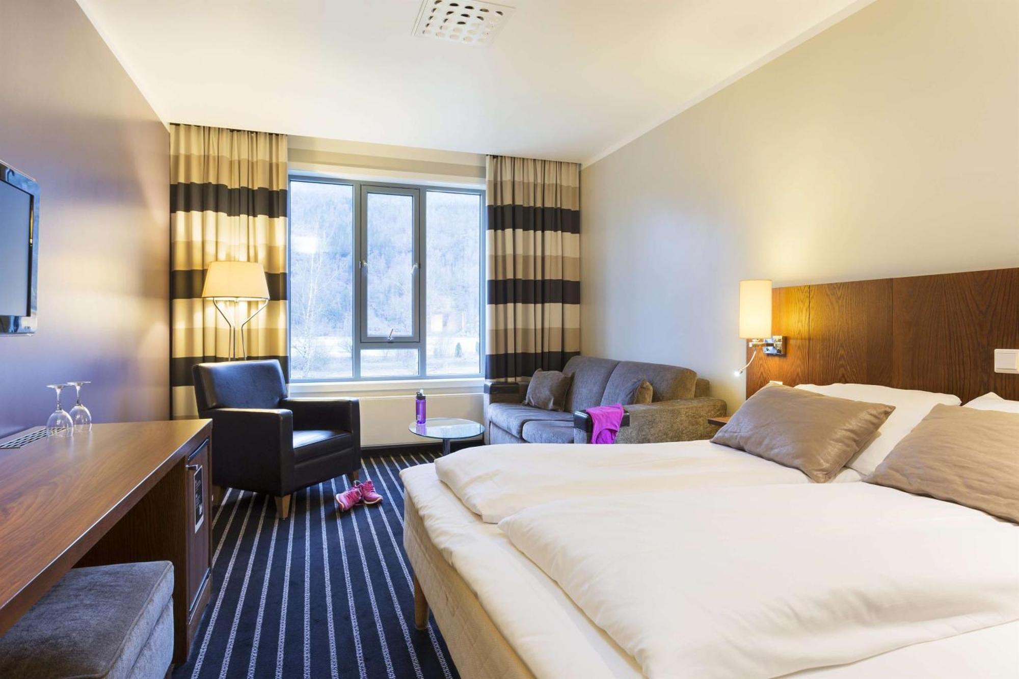 สแกนดิก ซุนน์ฟยูร์ด โฮเต็ล แอนด์ สปา Hotel ฟอร์เดอ ภายนอก รูปภาพ